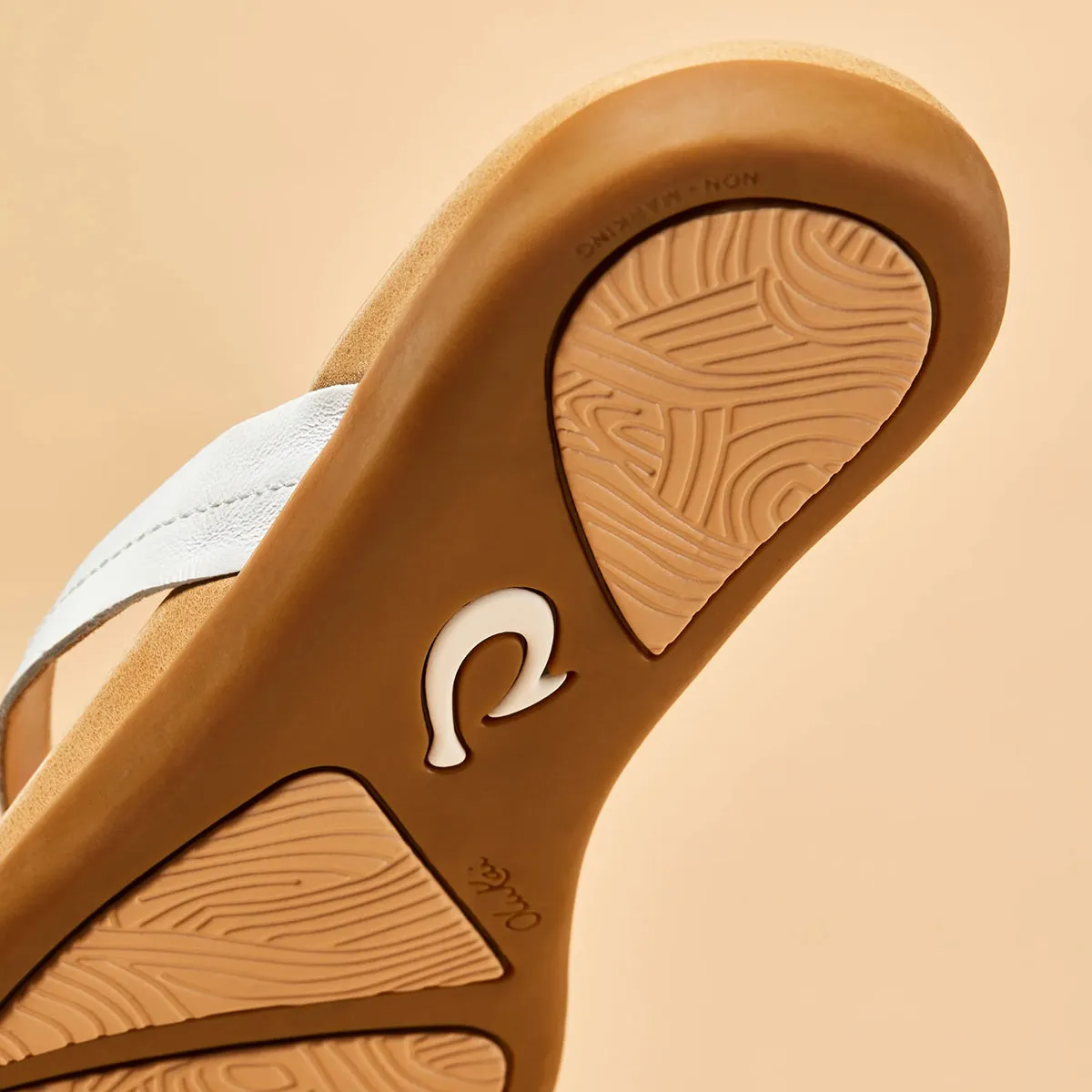OluKai Women's Honu Leather Beach Sandals